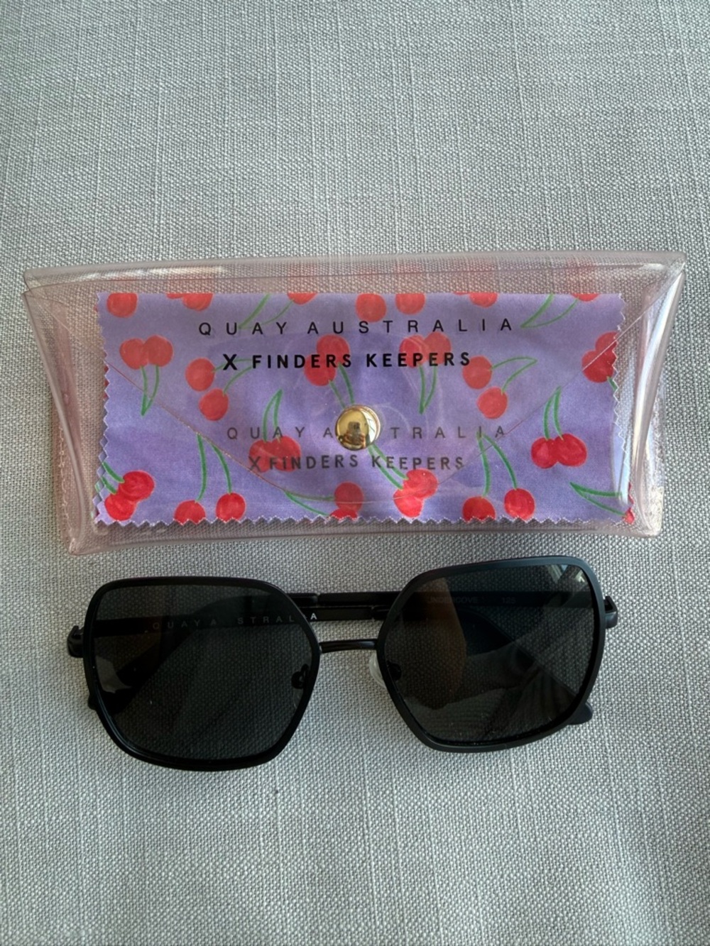 QUAY Australia Black Square Sunglasses – Like New 😎